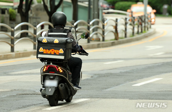 "일하면 일단 법적 '근로자'" 추정제 추진...노사 모두 한숨, 왜? - 뉴스 썸네일 이미지