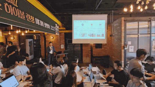 [서울=뉴시스] 류난영 기자= 김태경 어메이징브루잉컴퍼니 대표가 11일 서울 성동구에서 기자간담회를 열고 신세계L&B의 버번 위스키 '에반 윌리엄스'를 활용한 '에반 버번 하이볼(Evan Bourbon Highball)'을 17일 선보인다고 밝혔다. *재판매 및 DB 금지