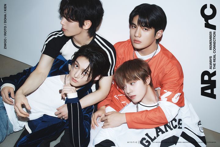 [서울=뉴시스] 미스틱스토리가 11일 공식 SNS를 통해 공개한 신인 보이그룹 '아크(ARrC)'의 유닛 프로필. 좌측 상단 시계 방향으로 지우, 도하, 리오토, 끼엔. (사진=마스틱스토리 제공) 2024.07.11 photo@newsis.com *재판매 및 DB 금지