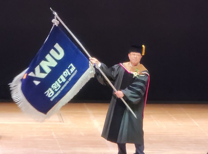 11일 정재연 제13대 총장은 취임사에서&nbsp;&nbsp; “대학 재정 1조원 시대를 열어 최고의 교육 및 연구 환경을 구축하고 구성원 모두를 존중하고 소통하는 총장이 되겠다”고&nbsp; 밝혔다. syi23@newsis.com *재판매 및 DB 금지