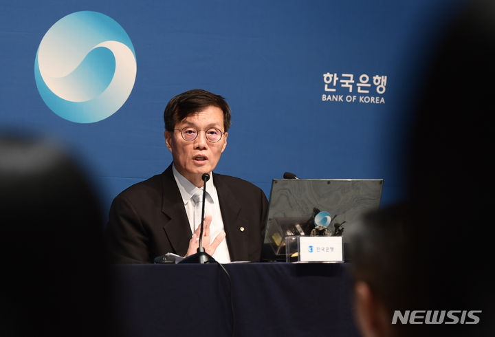 [서울=뉴시스] 사진공동취재단 = 이창용 한국은행 총재 모습. 2024.07.11. photo@newsis.com