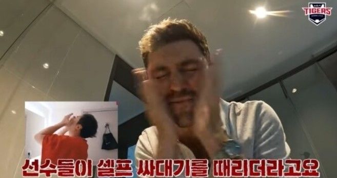 [서울=뉴시스] 출근하기 위해 화장대 앞에선 네일은 "한국에 온 후 자주 보는 장면이 있다"며 "한국서 처음 본 장면인데 팀원들이 (로션을 바를 때) 뺨을 때리더라"고 했다(사진= 유튜브 갈무리) *재판매 및 DB 금지