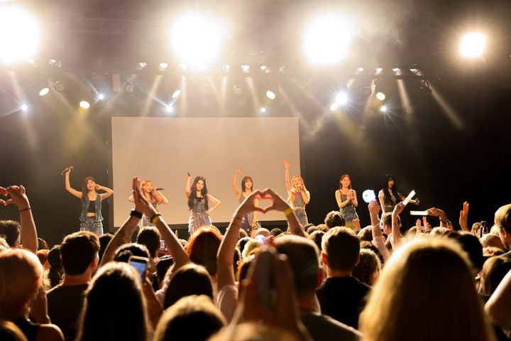 [서울=뉴시스] 걸그룹 '빌리(Billlie)'의 첫 월드투어 '아워 플라워드(빌리브 유) 유럽(Our FLOWERLD (Belllie've You) EUROPE)'. (사진=미스틱스토리, STUDIO PAV제공) 2024.07.15 photo@newsis.com *재판매 및 DB 금지