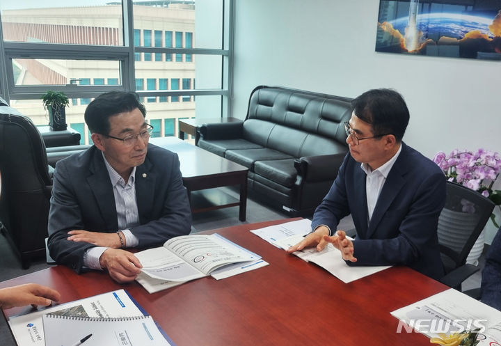 장충남 남해군수, 국회 찾아 '내년 국비 확보' 잰걸음