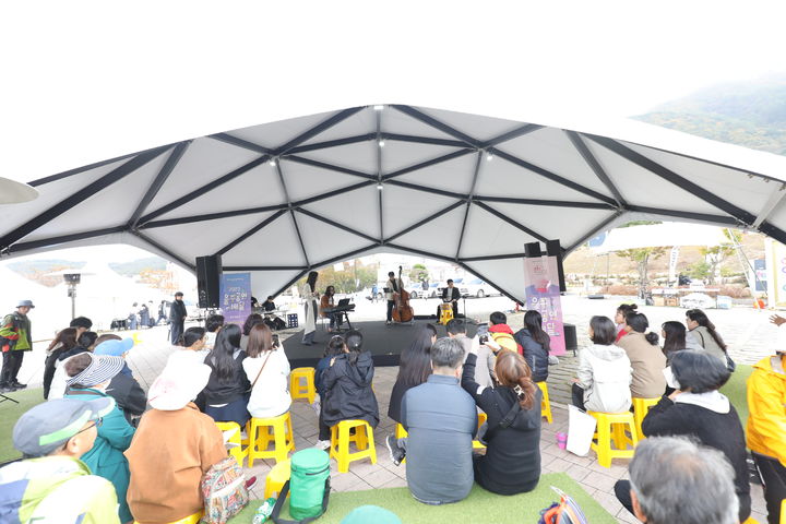 [울산=뉴시스] 울산울주세계산악영화제, 지난해 거리공연 *재판매 및 DB 금지