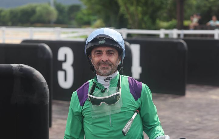 [부산=뉴시스] 한국마사회 렛츠런파크 부산경남 기수로 활동 중인 알란 먼로(57) 기수. (사진=한국마사회 제공) 2024.07.15. photo@newsis.com *재판매 및 DB 금지