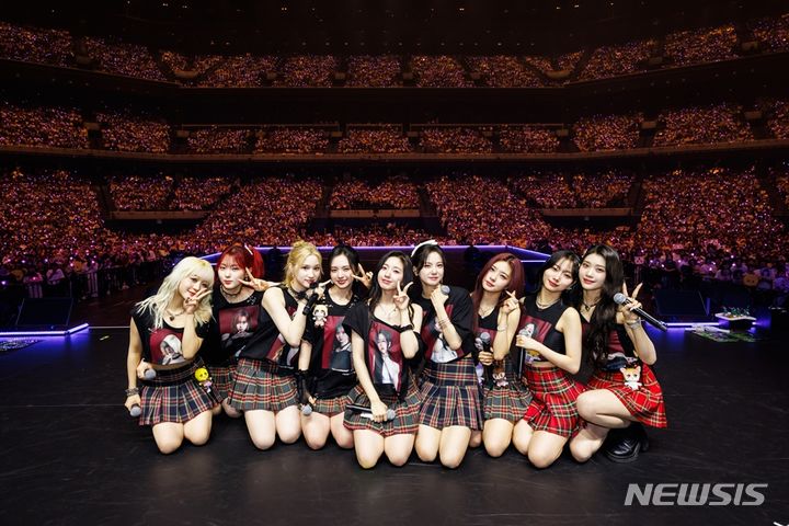 [서울=뉴시스] 그룹 '케플러'가 지난 13일부터 15일까지 9인조 마지막 콘서트 무대를 선보였다. (사진=웨이크원·소니뮤직재팬·스윙엔터테인먼트 제공) 2024.07.16. photo@newsis.com