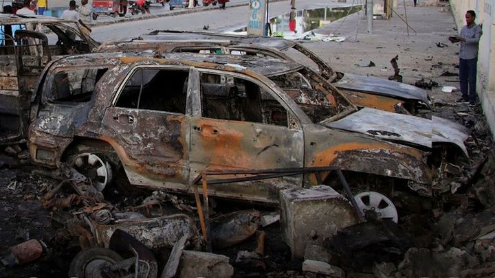 [서울=뉴시스]소말리아 수도 모가디슈의 한 카페에서 차량 폭탄 테러로 추정되는 폭발이 발생해 9명이 숨졌다. (사진=X 갈무리) *재판매 및 DB 금지