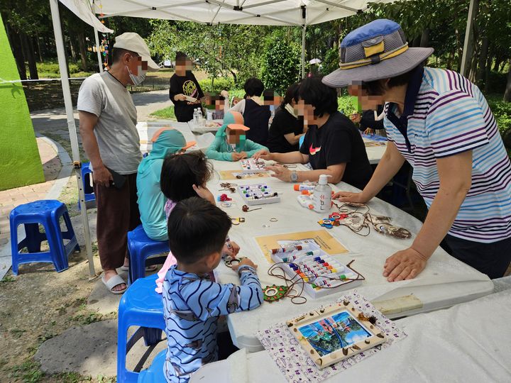 [부산=뉴시스] 부산 어린이대공원 물놀이장 개장에 맞춰 열린 행사현장 전경 (사진=부산시설공단 제공) 2024.07.16. photo@newsis.com *재판매 및 DB 금지