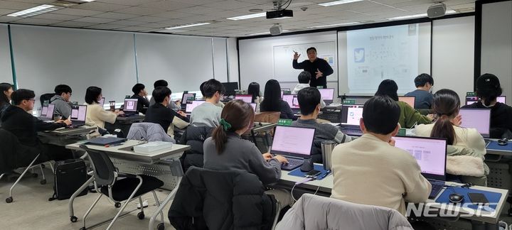 [광주=뉴시스]스마트인재개발원 서초캠퍼스 강연