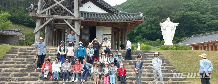 [완주=뉴시스] 완주군, ‘성지순례투어’ 모습. *재판매 및 DB 금지