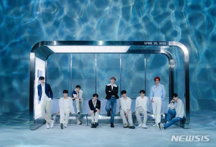 [서울=뉴시스] 그룹 '제로베이스원' 단체 사진. (사진=웨이크원 제공) 2024.07.17. photo@newsis.com