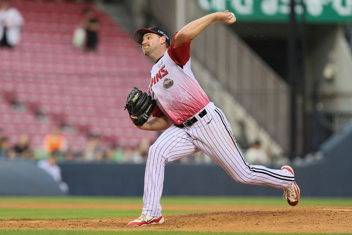 프로야구 LG 트윈스 디트릭 엔스가 17일 잠실 구장에서 열린 SSG 랜더스와 경기에서 역투하고 있다. (사진=LG 제공) *재판매 및 DB 금지