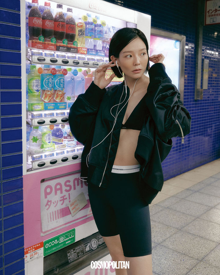 [서울=뉴시스] 이솜. (사진=코스모폴리탄 코리아 제공) 2024.07.18. photo@newsis.com *재판매 및 DB 금지