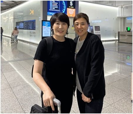 [서울=뉴시스] 이도희 감독이 18일 이란 23세 이하 여자배구 대표팀을 지휘하기 위해 인천국제공항을 통해 출국했다. (사진=팀큐브 제공). 2023.07.18. *재판매 및 DB 금지