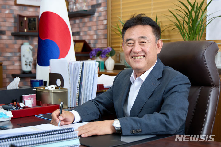 [여주=뉴시스]이충우 시장