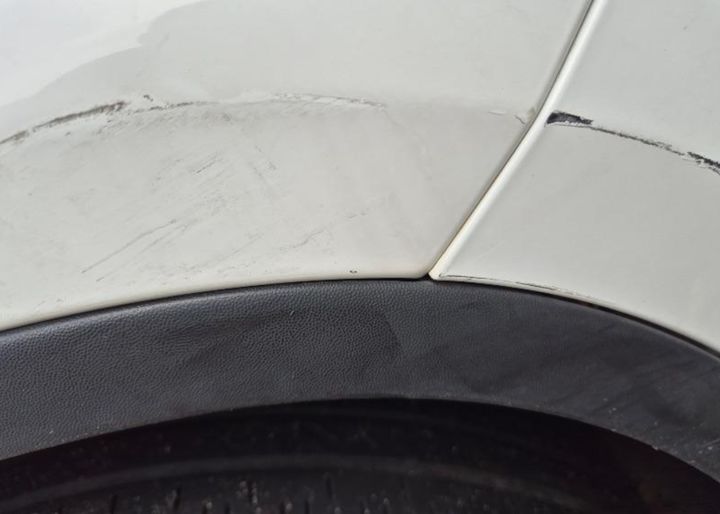 [서울=뉴시스] 실수로 차를 긁었는데도 오히려 가해 차주를 걱정하고 수리비를 거절한 피해 차주의 사연이 공개돼 훈훈함을 주고 있다. (사진=보배드림 갈무리) *재판매 및 DB 금지