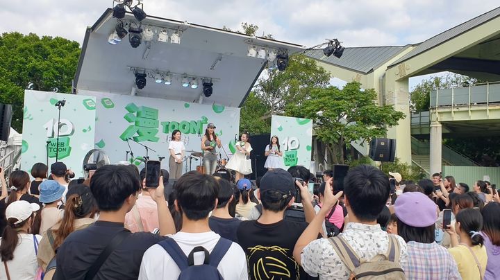 [서울=뉴시스] 네이버웹툰이 글로벌 진출 10주년을 맞아 대만, 미국 등에서 현지 창작자들과 파트너사, 이용자들과 함께 한 오프라인 이벤트를 마련했다고 22일 밝혔다. 사진은 지난 20일부터 양일간 대만에서 열린 라인웹툰 서비스 10주년 기념 행사 (사진=네이버웹툰 제공) *재판매 및 DB 금지