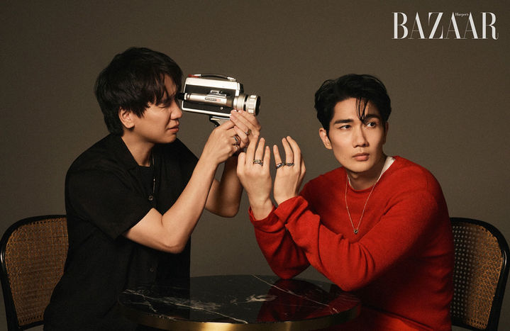 [서울=뉴시스] 배우 엄태구·영화감독 엄태화 형제. (사진=하퍼스 바자 코리아 (Harper’s BAZAAR) 제공) 2024.07.22. photo@newsis.com *재판매 및 DB 금지