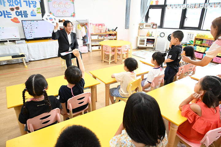 심재국 평창군수 어린이집 방문. *재판매 및 DB 금지