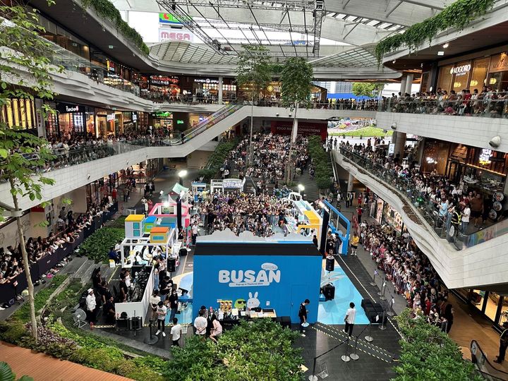 [부산=뉴시스] 부산관광공사는 지난 19일부터 21일까지 태국 방콕 메가방나에서 부산을 알리고, 관광객 유치하기 위한 팝업 형태의 로드쇼 행사를 개최했다. (사진=부산관광공사 제공) 2024.07.22. photo@newsis.com *재판매 및 DB 금지