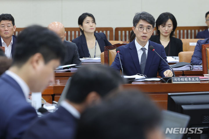 [서울=뉴시스] 권창회 기자 = 김완섭 환경부장관 후보자가 22일 오전 서울 여의도 국회에서 열린 환경노동위원회 전체회의 국무위원후보자 인사청문회에서 의원들의 질의에 답하고 있다. 2024.07.22. kch0523@newsis.com