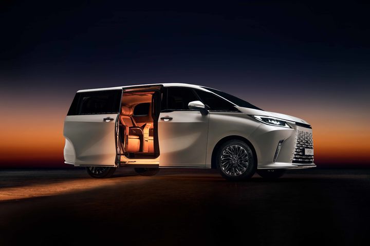 [서울=뉴시스] 렉서스 디 올 뉴 LM 500h. (사진=렉서스코리아) 2024.07.23 photo@newsis.com *재판매 및 DB 금지  *재판매 및 DB 금지