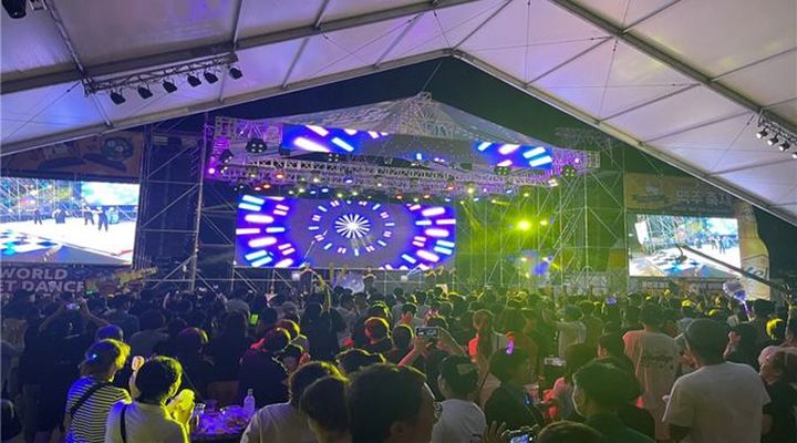 [홍천=뉴시스]&nbsp; 24일 홍천문화재단은 홍천강 별빛음악 맥주 축제가 오는 31일 꽃뫼공원 대로변 일대에서 맥주축제의 시작을 알리는 전야제 ‘홍천군민의 밤’을 시작으로 오는 8월1일까지 5일간 토리숲 등에서 개최된다고 밝혔다. 홍천문화재단 제공 *재판매 및 DB 금지