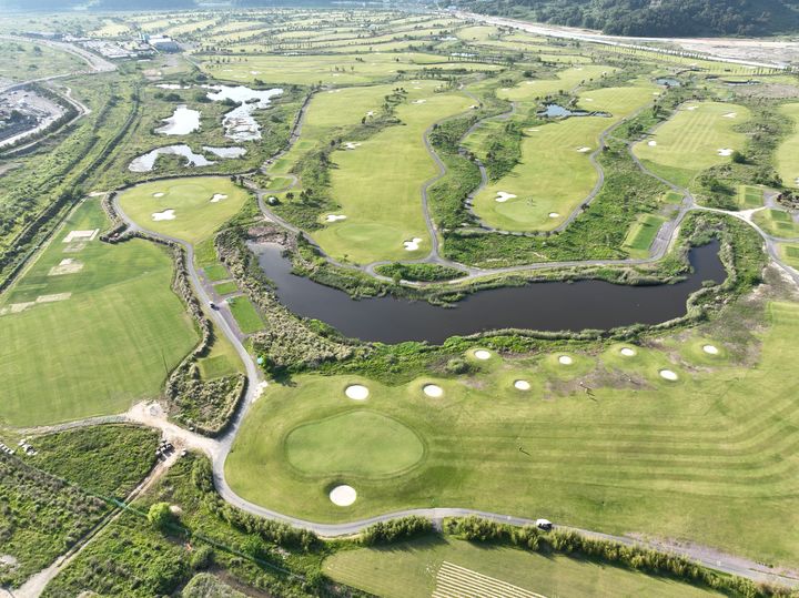 [창원=뉴시스] 강경국 기자 = 경남 창원시 진해구 제덕동 소재 아라미르 골프앤리조트(아라미르 골프장). (사진=진해오션리조트 제공). 2024.07.24. photo@newsis.com *재판매 및 DB 금지