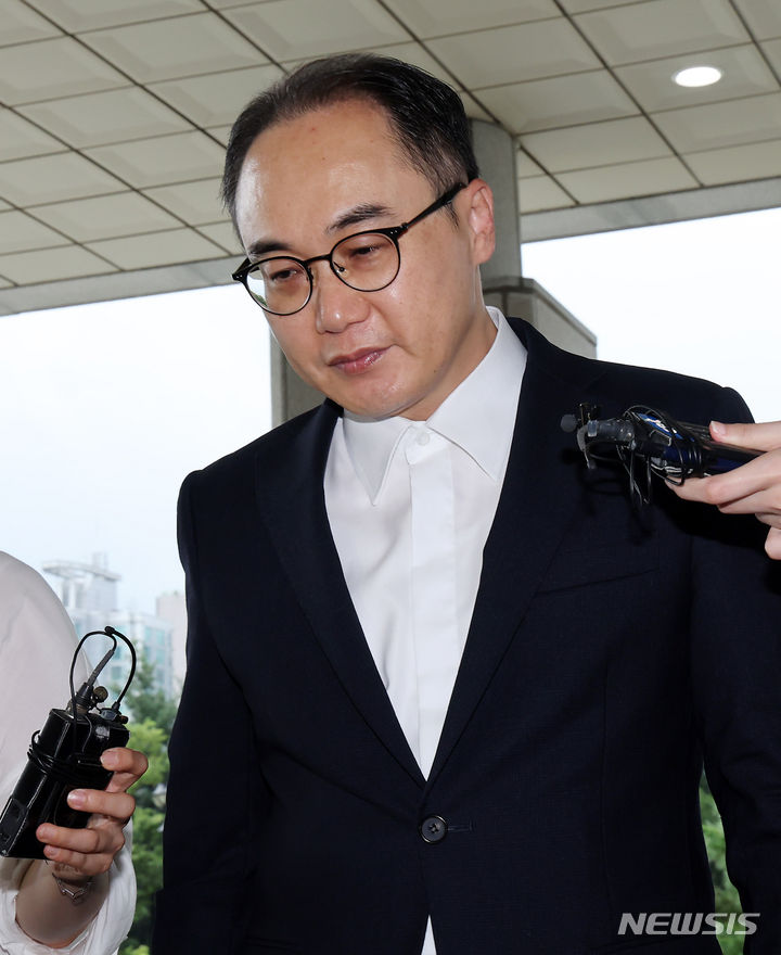 [서울=뉴시스] 김명년 기자 = 이원석 검찰총장이 24일 오전 서울 서초구 대검찰청으로 출근하고 있다. 2024.07.24. kmn@newsis.com
