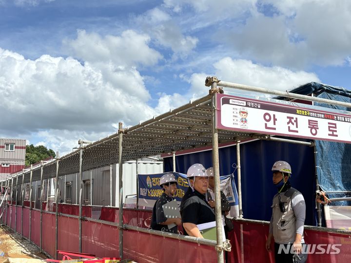 [익산=뉴시스] 전북개발공사는 익산 부송 4지구 공공분양주택 현장에 온열질환 예방 및 대응을 위한 점검을 실시했다. *재판매 및 DB 금지