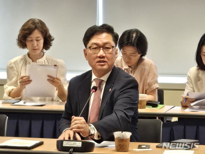 [서울=뉴시스]류광준 과학기술정보통신부 과학기술혁신본부장이 25일 서울 종로구 국가과학기술자문회의에서 진행된 미디어데이 행사에서 발언하고 있다. (사진=윤현성 기자)