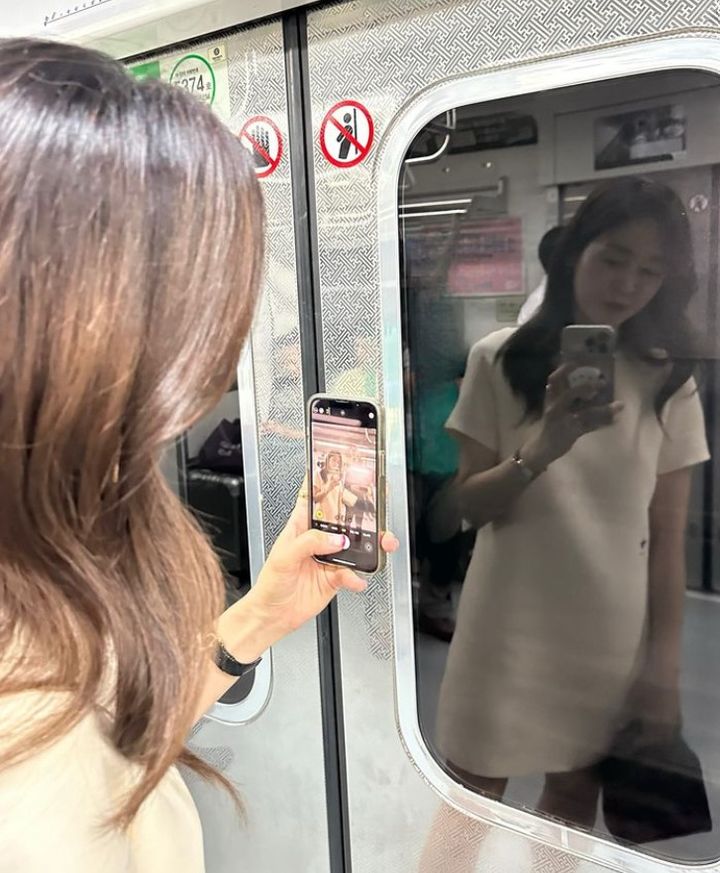 [서울=뉴시스] 성유리. (사진=성유리 인스타그램 캡처) 2024.07.25. photo@newsis.com  *재판매 및 DB 금지