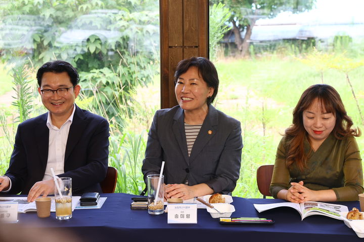 송미령 농림축산식품부 장관이 25일 충남 예산 간양길 카페에서 기자간담회 모두발언을 하고 있다. (사진 = 농식품부 제공) 2024.07.26.  *재판매 및 DB 금지