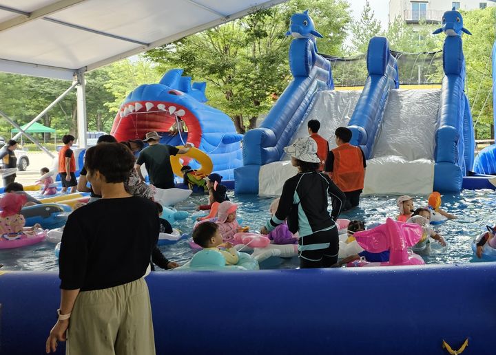 영양 선바위 퐁당퐁당 물놀이 축제장 (사진=영양군 제공) *재판매 및 DB 금지