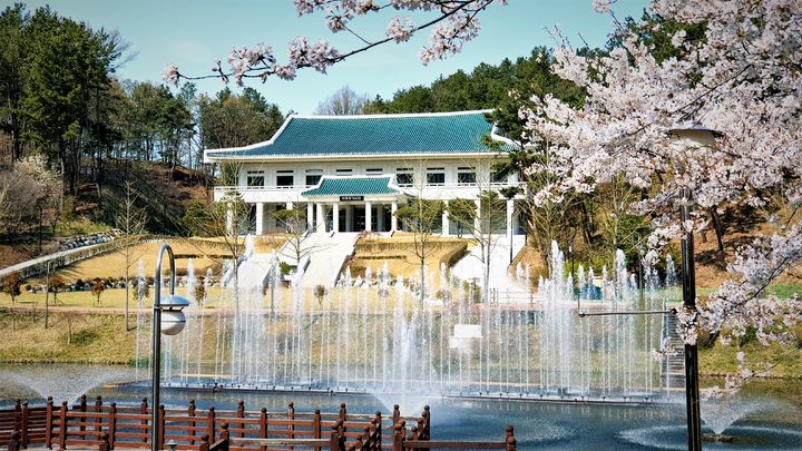충북 청주시 상당구 문의면 옛 대통령 별장 '청남대'의 양어장과 대통령기념관. (사진=충북도 제공) *재판매 및 DB 금지
