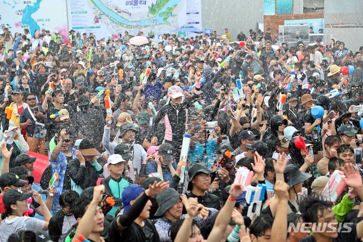 [장흥=뉴시스] 장흥 물축제 개막