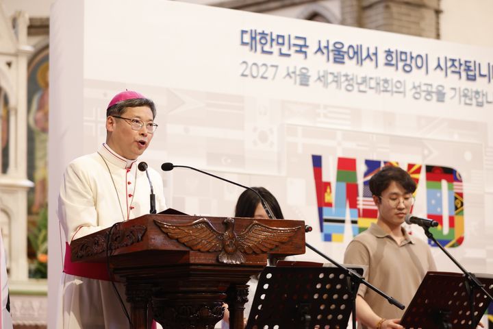 [서울=뉴시스] 28일 명동성당에서 열린 '서울 세계청년대회 발대식' 중 열린 미사에서 강론하는 천주교 서울대교구장 정순택 대주교 (사진=천주교 서울대교구 제공) 2024.07.28. photo@newsis.com *재판매 및 DB 금지