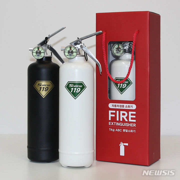 [서울=뉴시스]GS25, '차량용 소화기' 선봬.2024.07.29.(사진=GS25 제공)photo@newsis.com