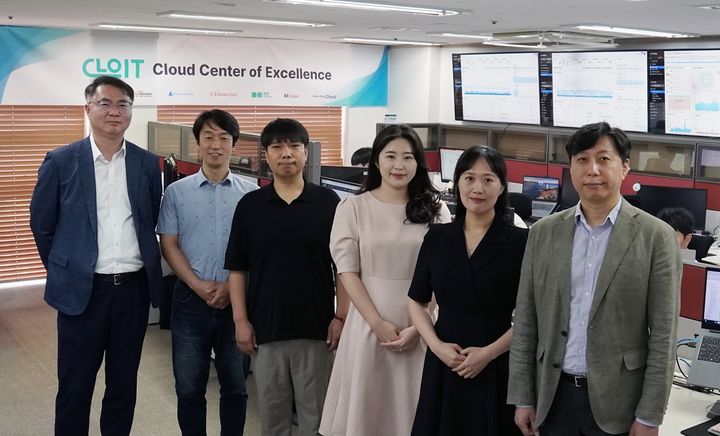 (왼쪽부터) 클로잇 최지석 팀장, 추성엽 수석, 허규연 팀장, 정혜인 책임, 이주희 수석, 정승모 팀장이 클로잇 클라우드 센터 이전 후 기념촬영을 하고 있다(사진=클로잇 제공) *재판매 및 DB 금지