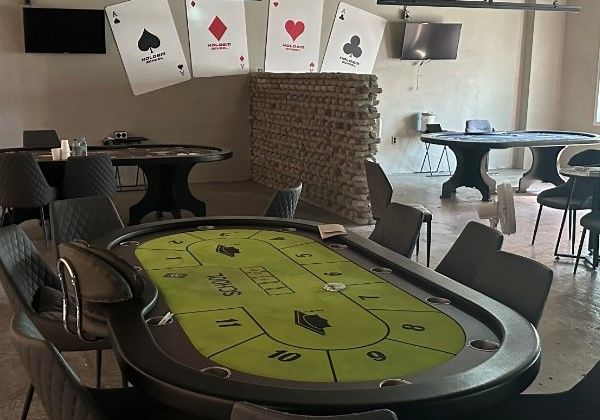 [춘천=뉴시스] 29일 강원지방경찰청은 50억 원대 도박장소를 개설한 홀덤펍 3개소 업주와 종업원, 도박 참여자 등 249명이 도박장소개설, 도박장소개설방조 및 도박죄 혐의로 경찰에 검거됐다고 밝혔다. 강원지방경찰청 제공&nbsp; *재판매 및 DB 금지