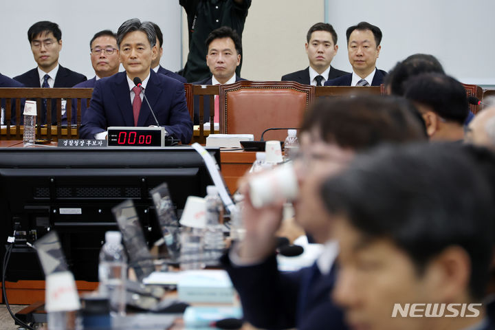 [서울=뉴시스] 조성우 기자 = 조지호 경찰청장 후보자가 29일 오전 서울 여의도 국회에서 열린 행정안전위원회의 인사청문회에서 의원 질의를 듣고 있다. 2024.07.29. xconfind@newsis.com