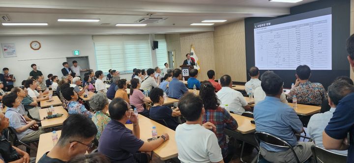 [논산=뉴시스]논산 국방산단 설명회가 30일 논산시 연무읍에서 주민 200여 명이 참여한 가운데 있었다. 2024. 07. 30 *재판매 및 DB 금지