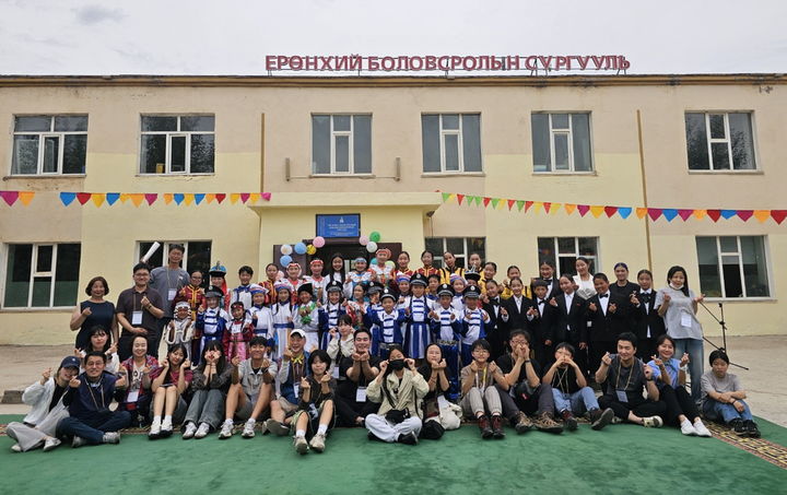 [울산=뉴시스] 대한민국법원 국제봉사단 '희망여행'이 지난 20일부터 8박 9일 일정으로 몽골 보르노르 학교를 방문해 봉사활동을 전개했다. (사진=희망여행 제공) photo@newsis.com *재판매 및 DB 금지