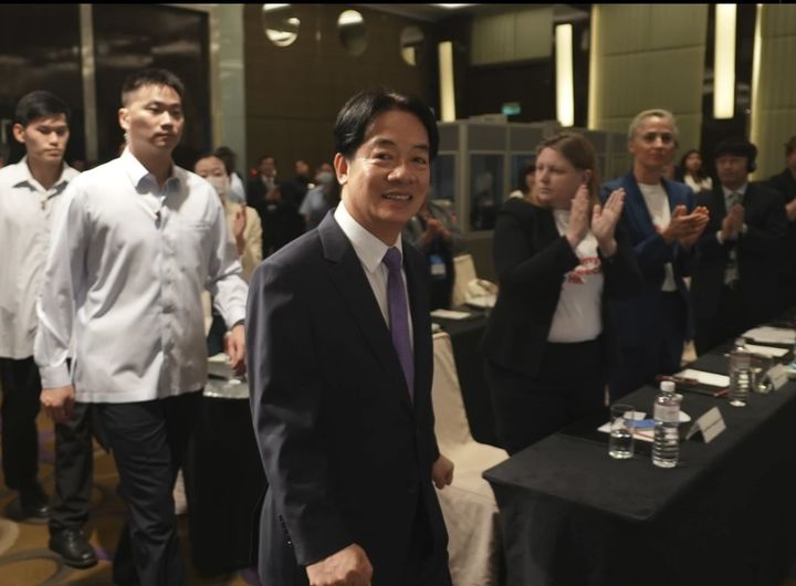 [타이베이=AP/뉴시스] 라이칭더 대만 총통이 30일 타이베에서 열린 대중국제의회연맹(IPAC) 회의에서 연설하기 위해 들어서고 있다. 2024.07.31. *재판매 및 DB 금지