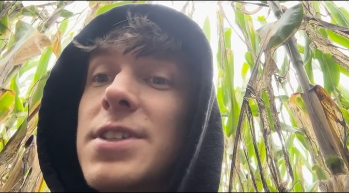 [서울=뉴시스] 직원은 미스터비스트가 사기꾼이라고 주장하는 영상을 올렸다 (사진= 유튜브 채널 DogPack404 캡처 ) 2024.7.31. photo@newsis.com *재판매 및 DB 금지