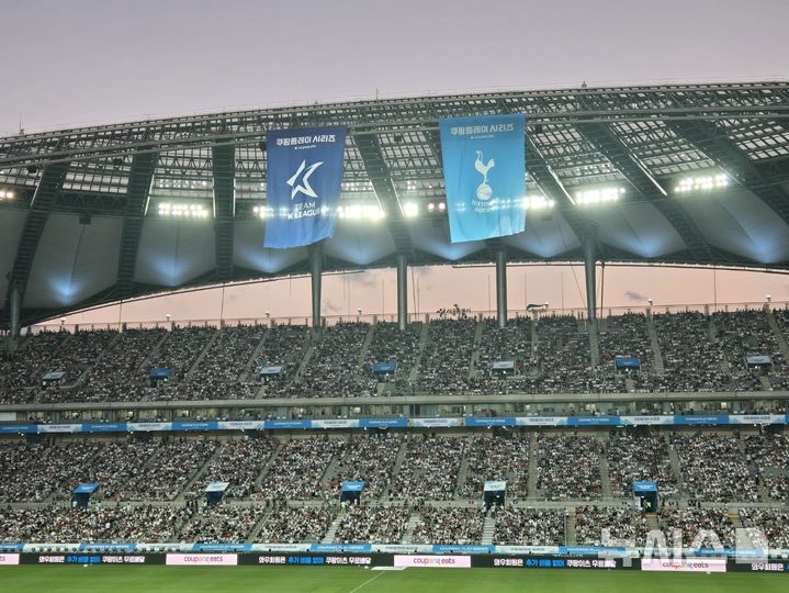[서울=뉴시스] 하근수 기자 = 프로축구 올스타 팀 K리그와 잉글랜드 프로축구 프리미어리그(EPL) 토트넘 홋스퍼가 '쿠팡플레이 시리즈' 1경기에서 맞붙을 서울월드컵경기장. [hatriker22@newsis.com] 2024. 7. 31.