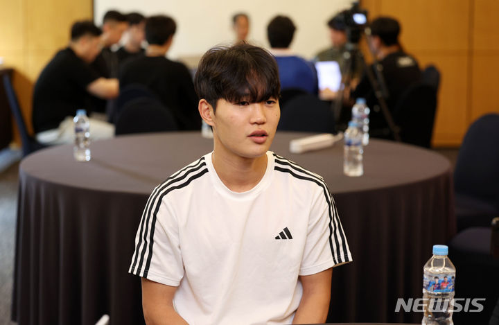 [서울=뉴시스] 김선웅 기자 = 2024 쿠팡플레이 시리즈 토트넘 홋스퍼와의 경기를 앞둔 팀 K리그 정호연 선수(광주)가 31일 서울 강서구 메이필드 호텔에서 기자단과 인터뷰를 하고 있다. 2024.07.31. mangusta@newsis.com