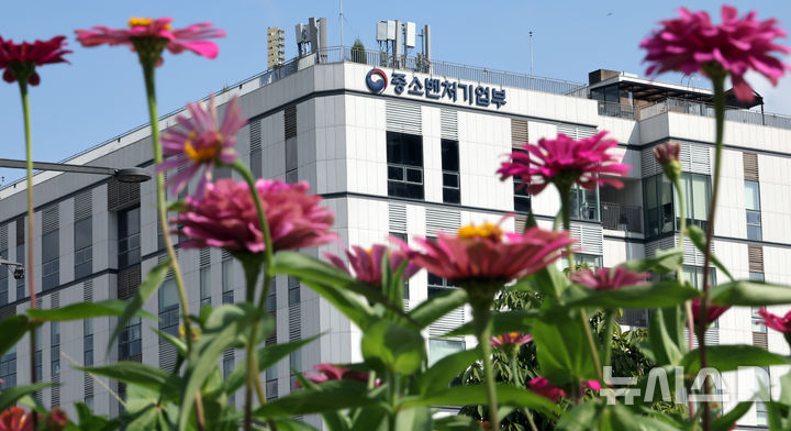 [세종=뉴시스] 강종민 기자 = 세종시 어진동 중소벤처기업부. 2025.07.04. ppkjm@newsis.com