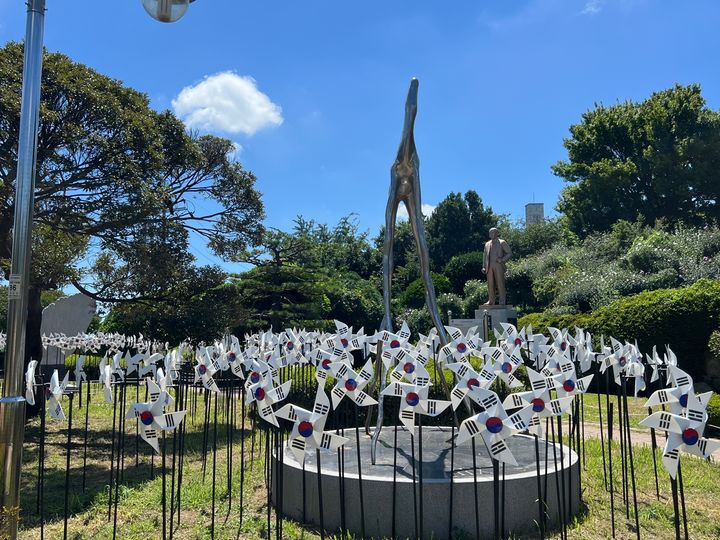[부산=뉴시스] 부산중앙공원 태극기 바람개비 동산 (사진=부산시설공단 제공) 2024.08.02. photo@newsis.com *재판매 및 DB 금지